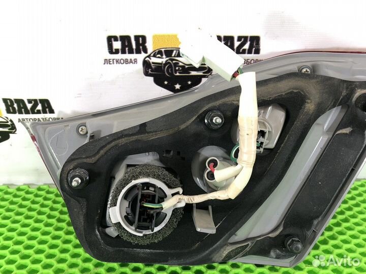 Фонарь задний внутренний левый L Toyota Camry