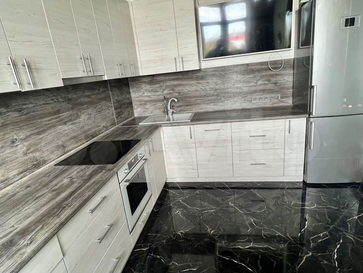 2-к. квартира, 70 м², 2/14 эт.