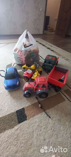 Машинки, конструктор, пистолеты