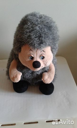 Игрушки мягкие. Зайчики