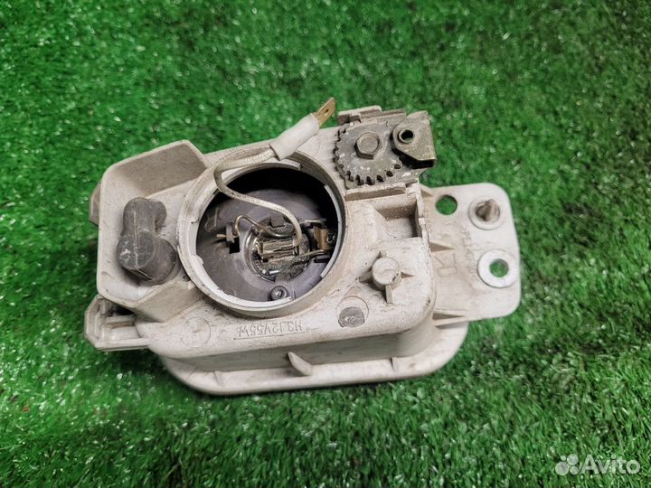 Фара противотуманная правая на Nissan Gloria