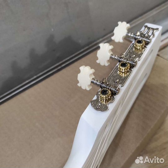 Гитара новая классическая белая