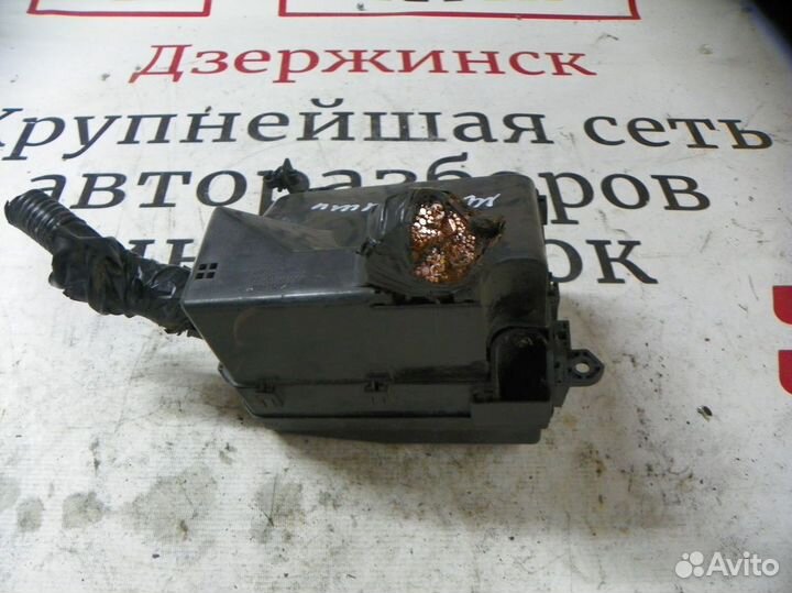 Блок предохранителей Mitsubishi Outlander