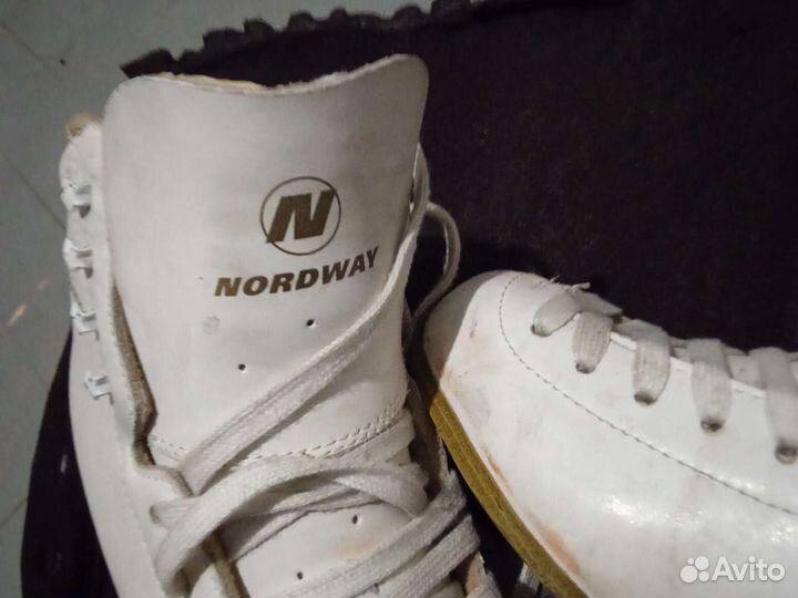 Фигурные коньки в отличном состоянии