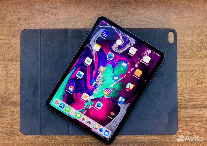 iPad. Защитные стекла и чехлы