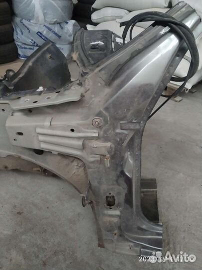 Левая четверть на рено симбол