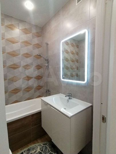 2-к. квартира, 63 м², 13/17 эт.