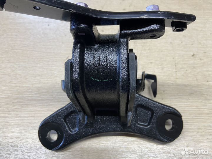 Опора двигателя левая Toyota Rav4 XA50 2.0