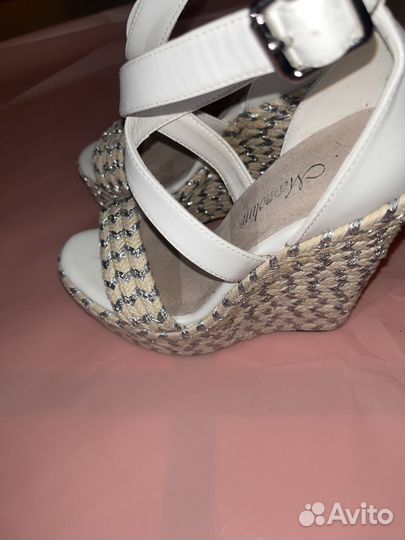 Босоножки женские на каблуке