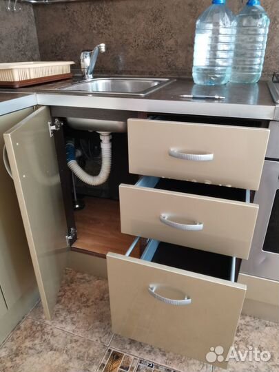 Кухонный гарнитур б/у с техникой