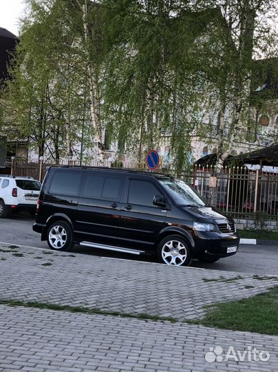 Водитель с личным автомобилем VW Multivan