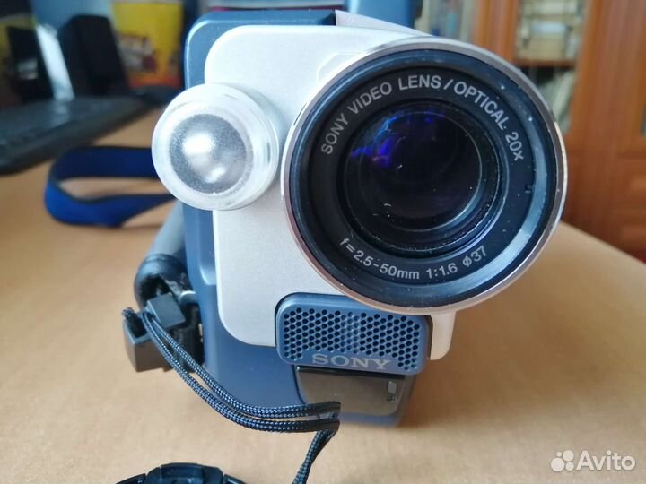 Видеокамера Sony Handycam Hi8