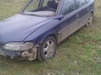 Opel Vectra 2.0 MT, 1998, битый, 250 000 км, с пробегом, цена 200 000 руб.