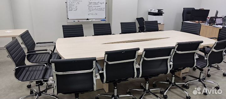 Стол переговрный. В наличии