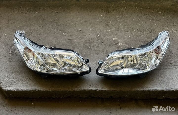 Передние фары Citroen C4