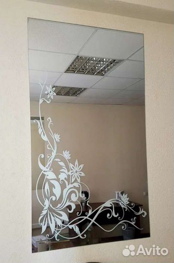 Зеркало в рамке