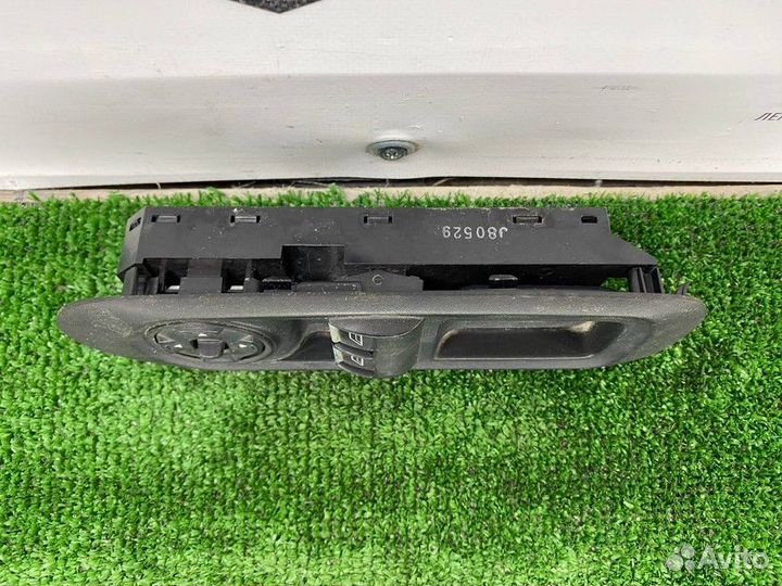 Кнопка стеклоподъемника переднего левого L