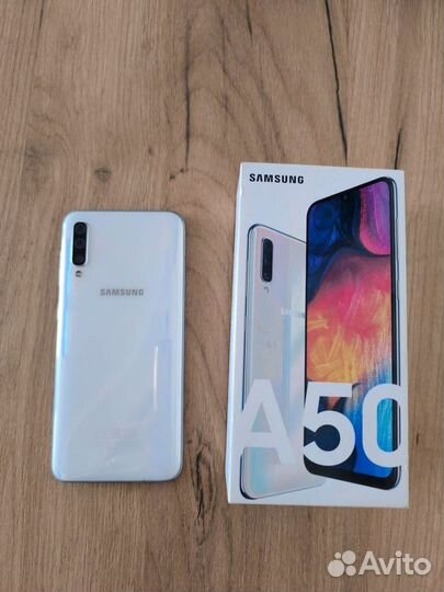 Samsung Galaxy A50, 4/64 ГБ