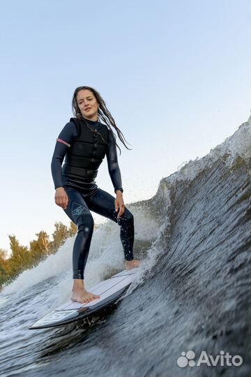 Подарочный сертификат на вейксерф за катером