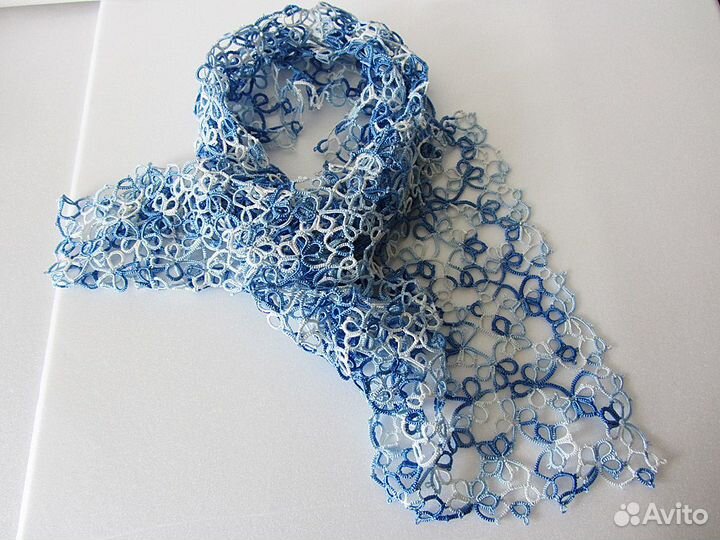Шарф бело-голубой кружевной фриволите