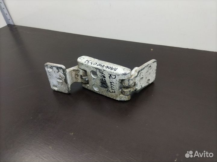 Петля двери правой Mercedes-Benz Sprinter