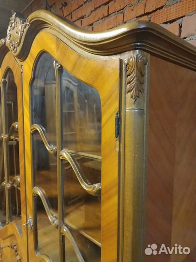 Старинная витрина