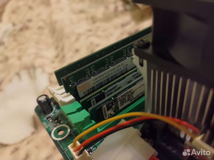 Материнская плата с процессором и памятью