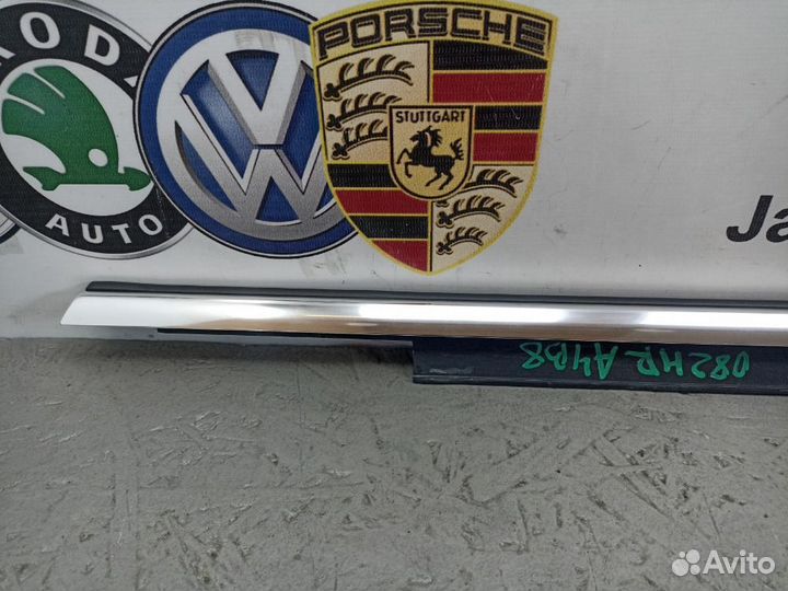 Молдинг стекла задний правый Audi A4 B8 3.2 CAL