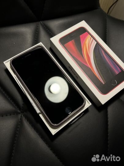iPhone SE, 64 ГБ