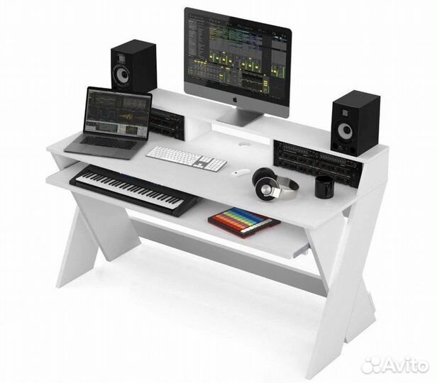 Стол для студии звукозаписи