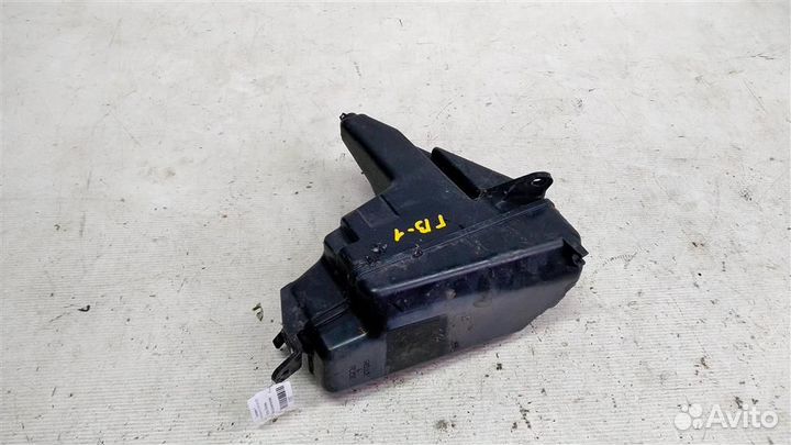 Корпус блока предохранителей Toyota Granvia KCH16