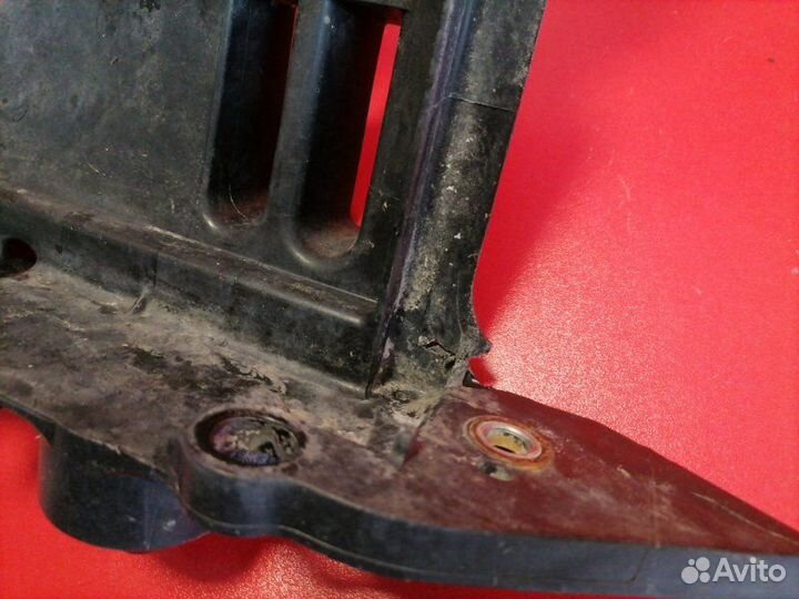 Диффузор радиатора Toyota Corolla ZRE151L 1ZR-FE