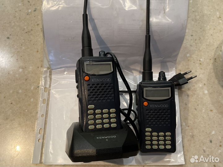 Рация Kenwood, 2 шт с стакаканом-зарядкой
