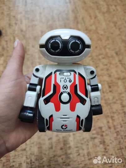 Робот Мэйз Брейкер красный