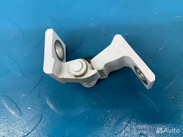 Б/У петля двери задний правый Volkswagen Polo 612