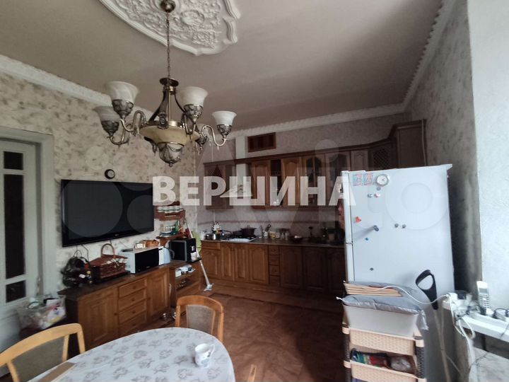 Дом 400 м² на участке 7,4 сот.