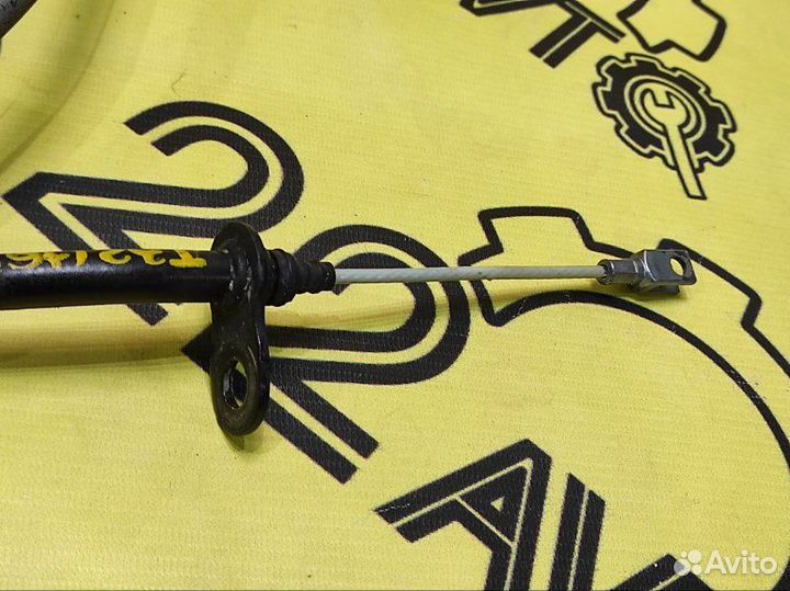 Трос стояночного тормоза задний правый Nissan