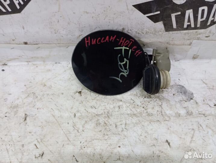 Лючок бензобака Nissan Note E11