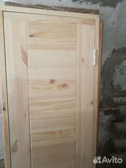 Дверь входная деревянная с коробкой