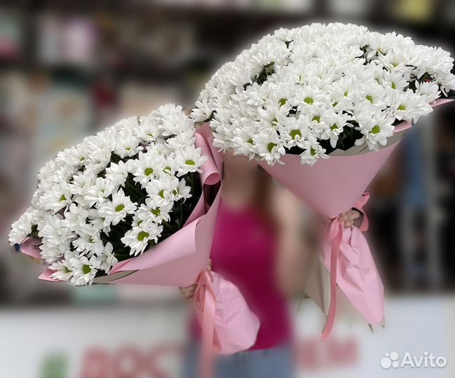 Два букета из кустовых хризантем