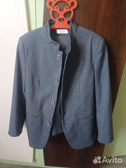 Школьный костюм для мальчика 128 серый