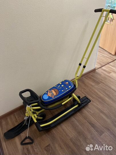 Снегокат Барс с колесами и родительской ручкой