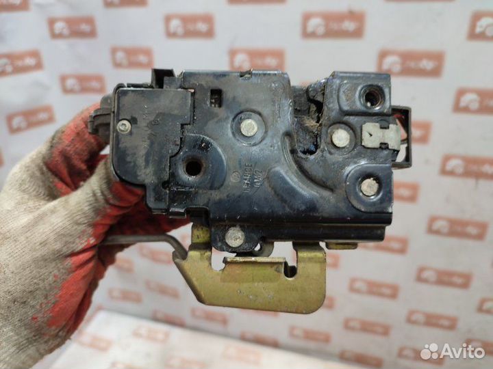 Замок двери передний левый Audi A6 С5 2 1998