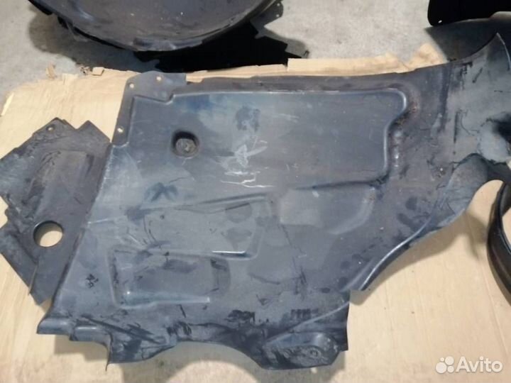 Подкрылок передний левый комплект Mercedes-Benz G