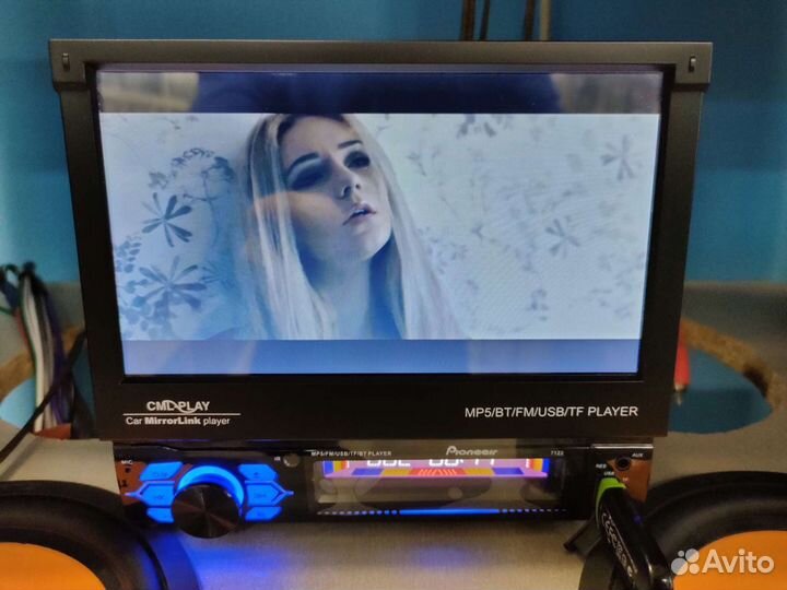 Магнитола с выдвижным экраном