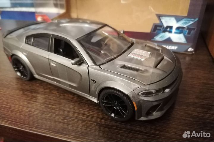 1:24 Jada dodge charger srt hellcat