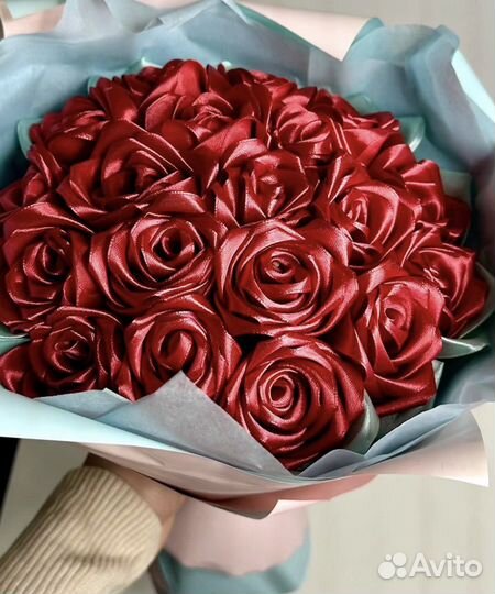 Розы из атласной ленты