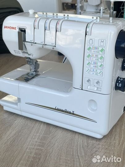 Швейная распошивальная машина Janome cover pro 2