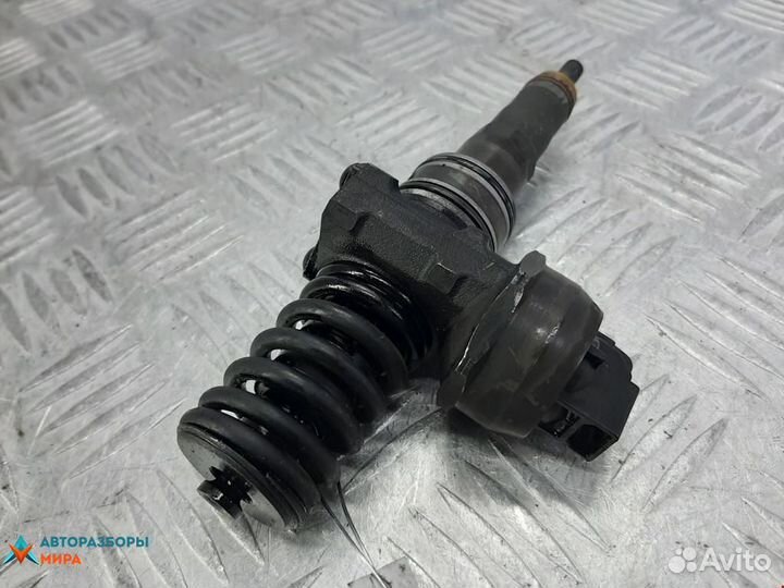 Форсунка Volkswagen Golf Plus 2006 038130073AG