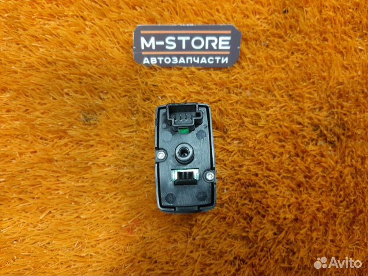 Кнопка стеклоподъемника задняя левая Mercedes-Benz